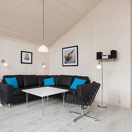 With Sauna And Full Kitchen *